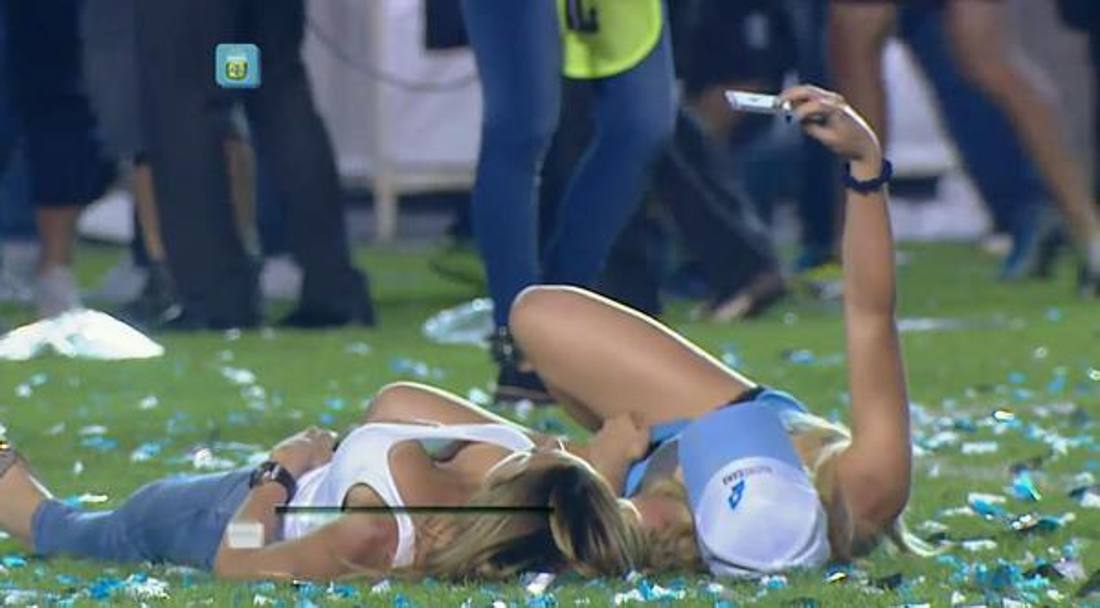 Sono giorni di grande euforia casa Blanco dopo la vittoria, da parte del Racing Club di Avellaneda, del titolo nel campionato argentino: i festeggiamenti delle due figlie del presidente della squadra, Victor Blanco, stanno facendo il giro del web. Tutte le foto sono tratte dai social network. 